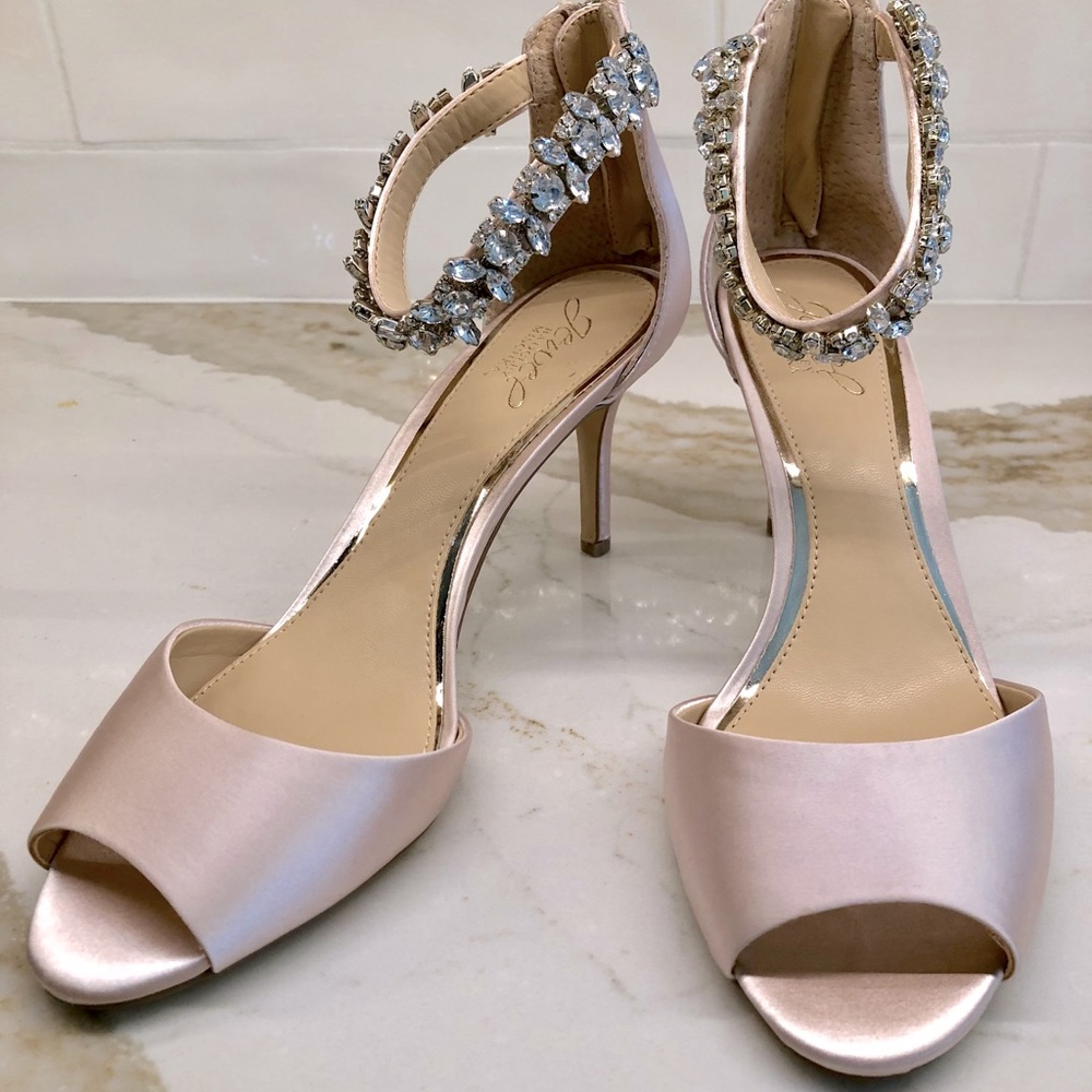 Jewel Badgley Mischka Genevieve NWT & Box - Never worn Size 9 Satin Blush color